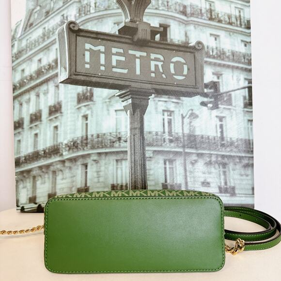 Michael Kors 35S3GTVC6V  Jet Set Medium Dome Crossbody Leather Handbag IN GREEN - Picture 4 of 7